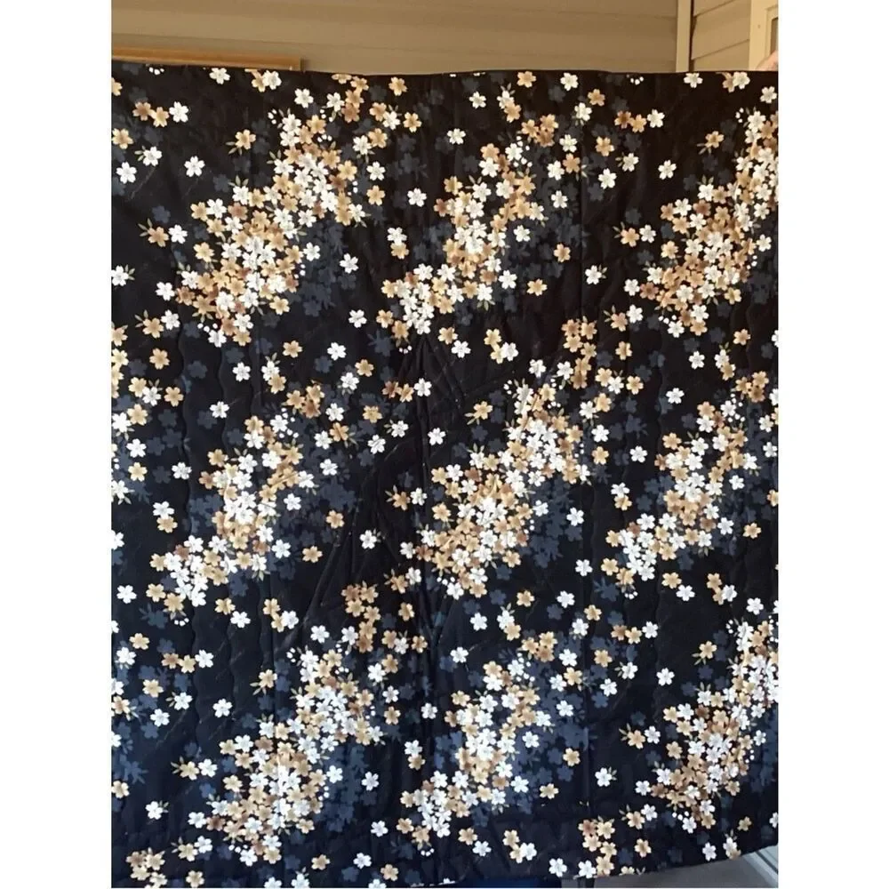 NWT. Gold and Black Star Lap Quilt